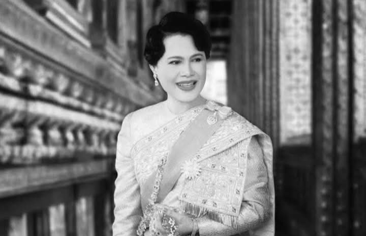 พระราชประวัติ สมเด็จพระนางเจ้าสิริกิติ์ พระบรมราชินีนาถ พระบรมราชชนนีพันปีหลวง
